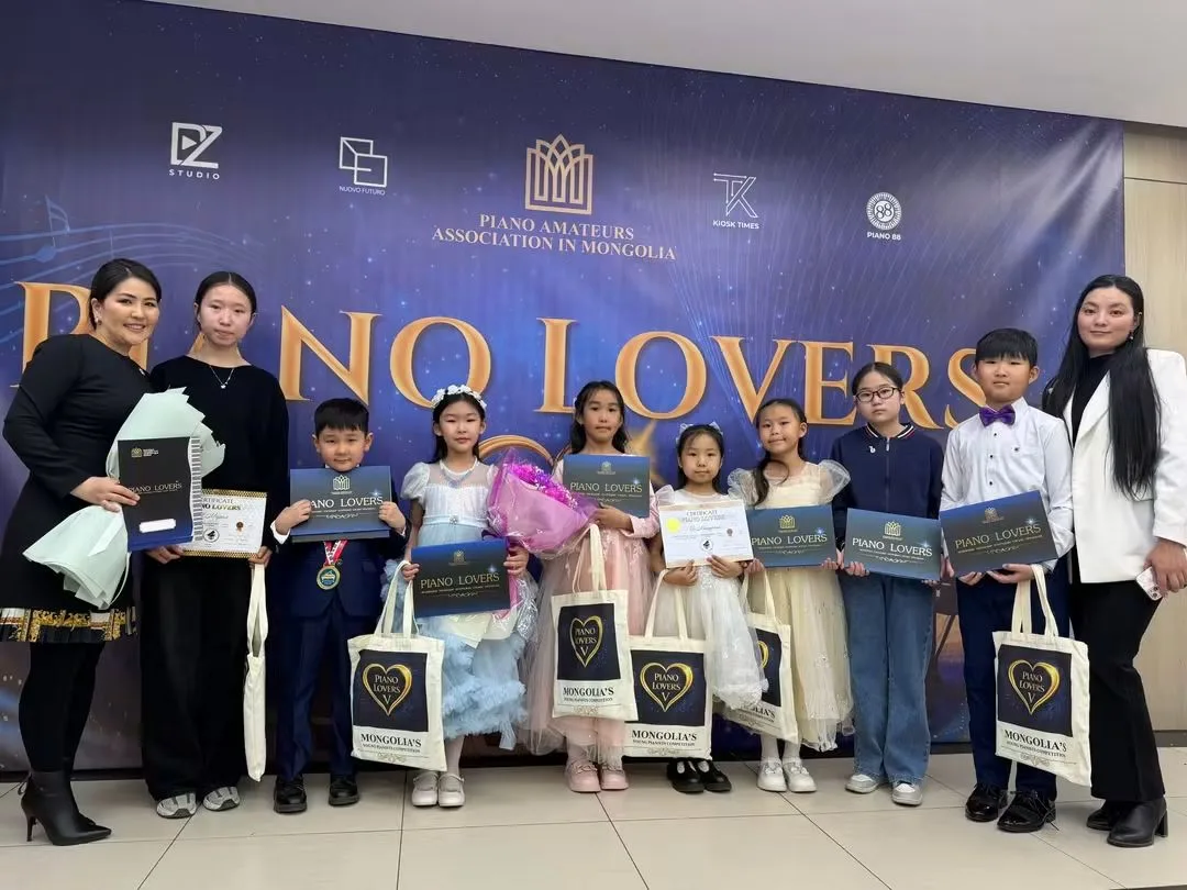 "PIANO LOVERS" төгөлдөр хуурын улсын уралдаанд амжилт үзүүлэв